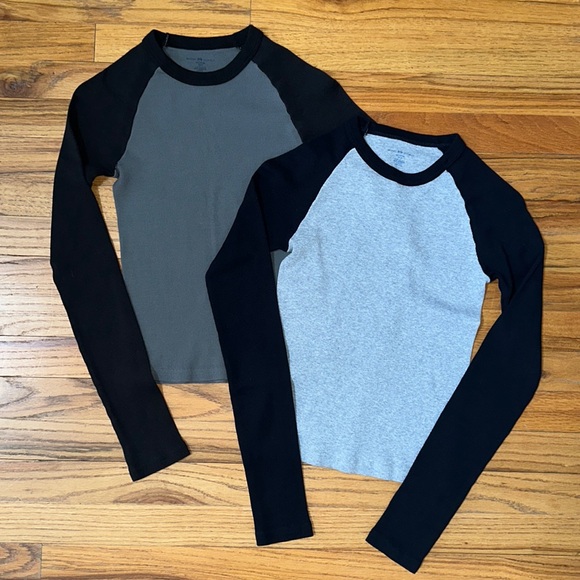 BRANDY MELVILLE 🖤🩶 SET of 2 Baseball style Long Sleeve Ribbed T’s BLACK & GRAY - Picture 1 of 10